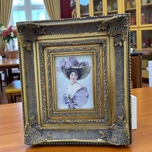 Gilded antique picture frame, with postcard of a Victorian lady, handmade?